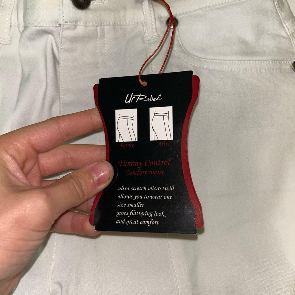 UrRebel women’s white golf capris - Picture 4 of 4